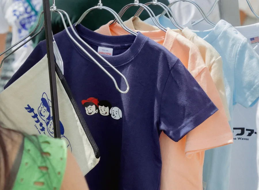 オカサーファーズのTシャツとバッグ